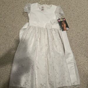 White Girls' Floral Rosette Party Dress . Grand new, never wear size 7 .